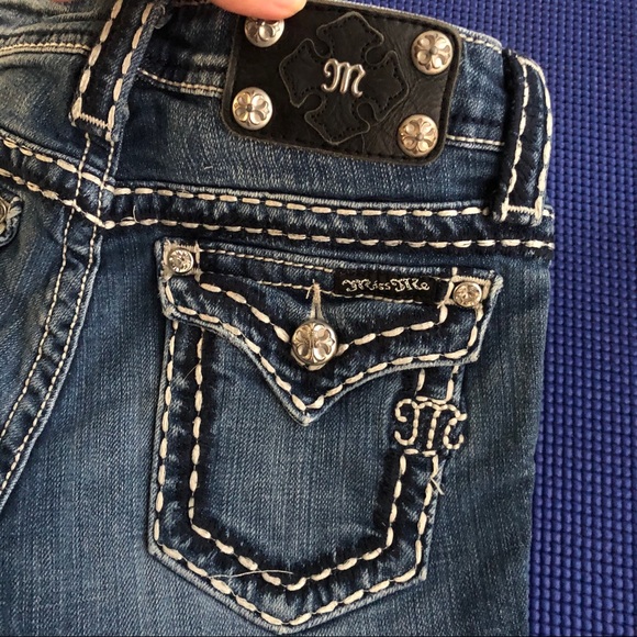 Miss Me Crystal Buttons Denim Short - Picture 4 of 7
